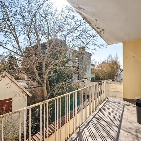 Monteur - Fuer Bis Zu 5 Personen In 65479 - Gg13 Apartment