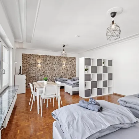 Monteur - Fuer Bis Zu 5 Personen In 65479 - Gg13
