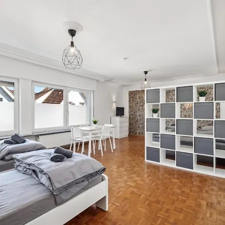 Monteur - Fuer Bis Zu 7 Personen In 65479 - Gg13 Appartement Raunheim